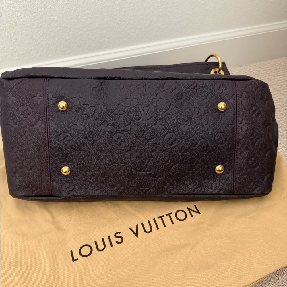 Louis Vuitton Artsy Hobo Shoulder Bag - Picture 10 of 12